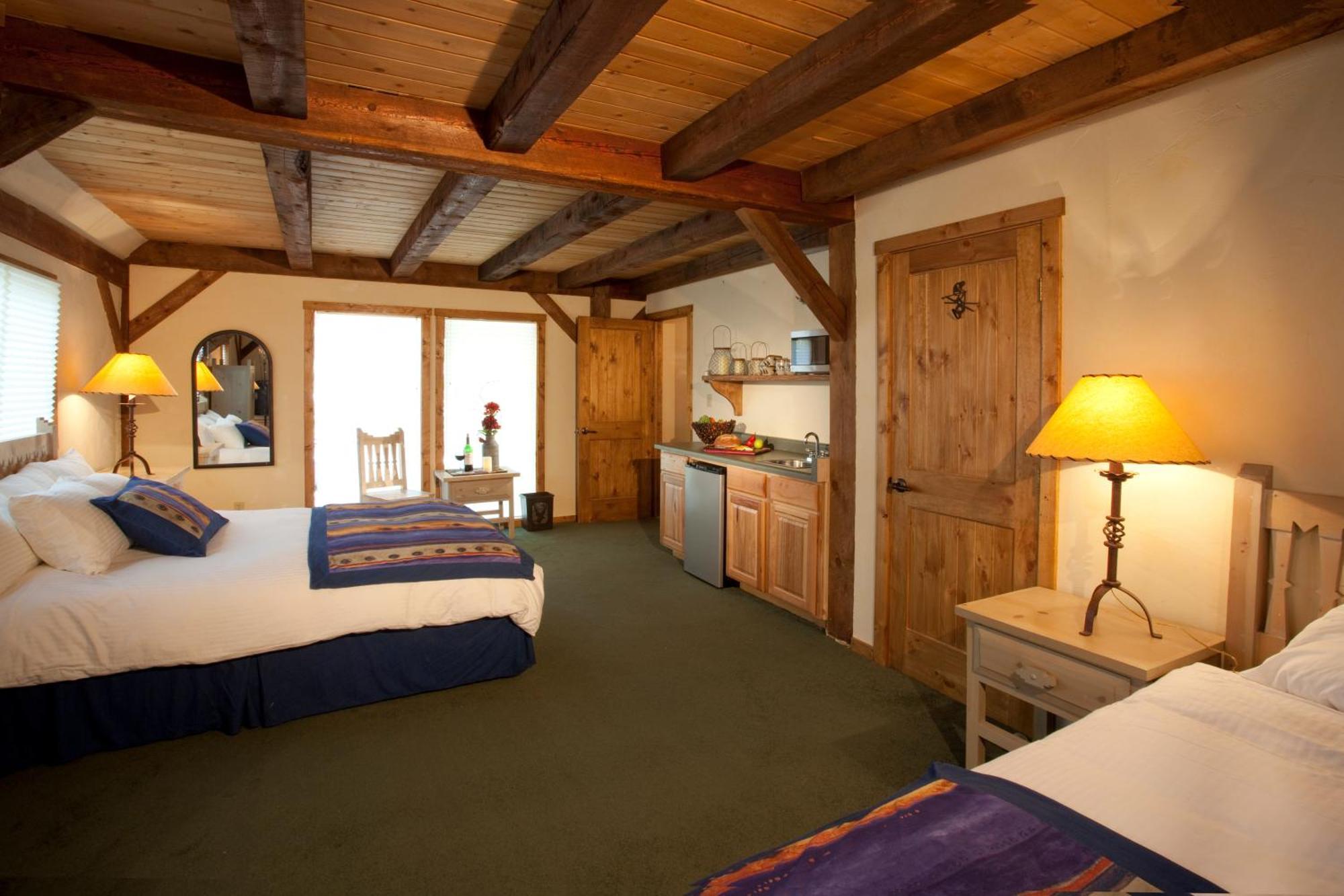Cottam'S Lodge By Alpine Village Suites Taos Ski Valley Room photo